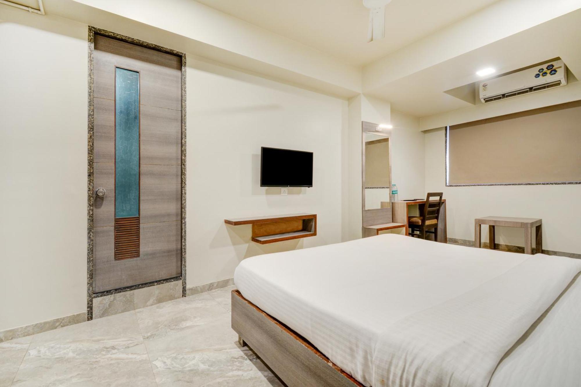 Hotel Desert Inn Tharad Экстерьер фото