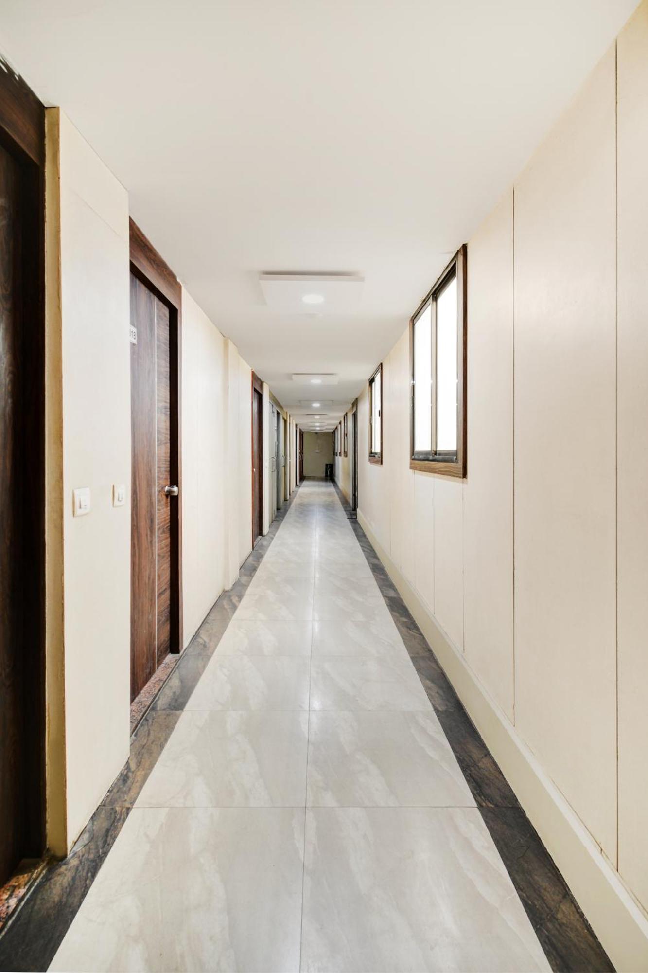 Hotel Desert Inn Tharad Экстерьер фото