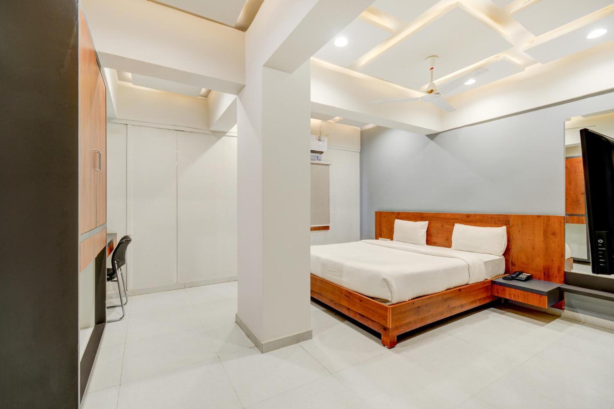 Hotel Desert Inn Tharad Экстерьер фото
