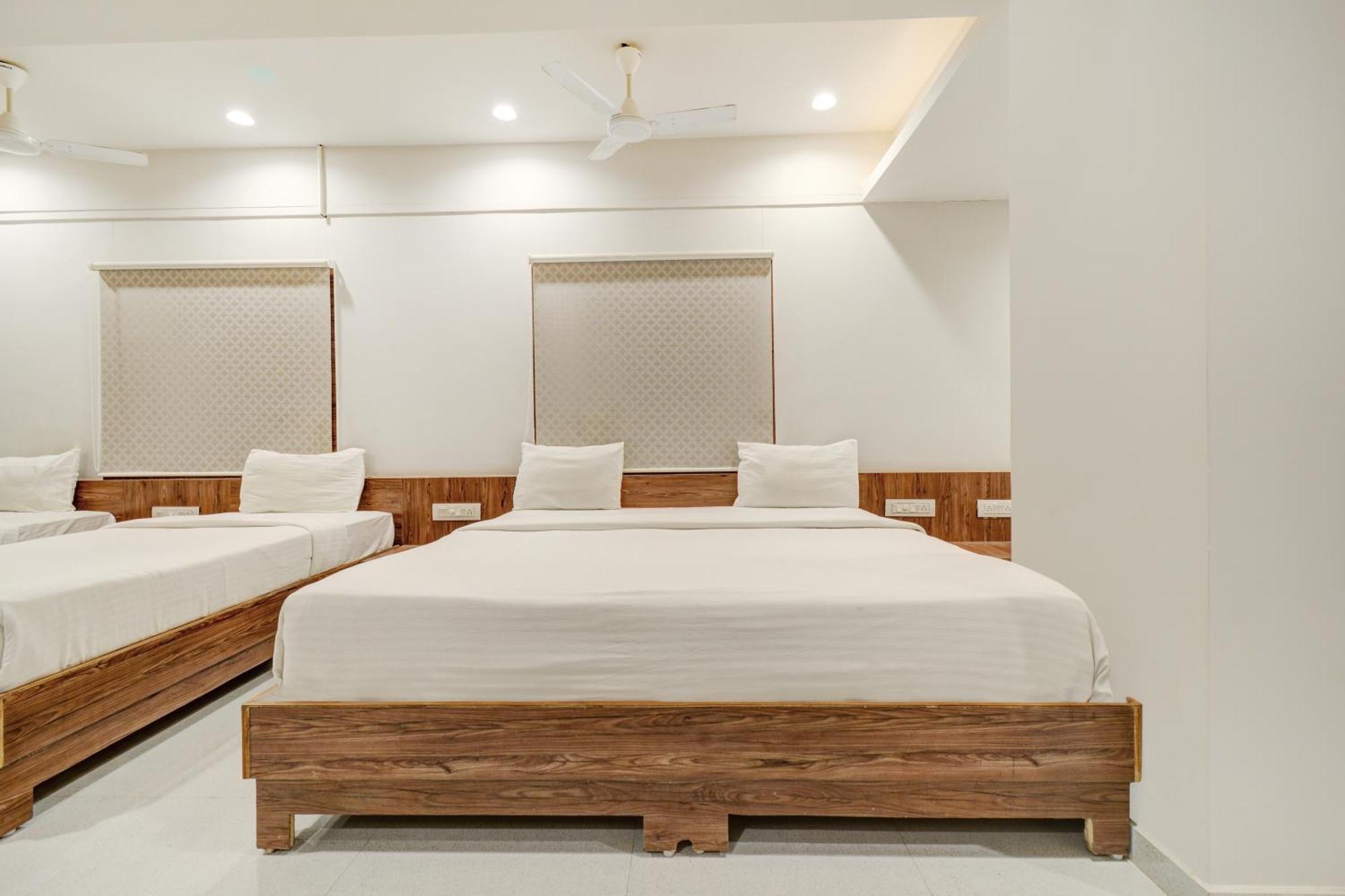 Hotel Desert Inn Tharad Экстерьер фото