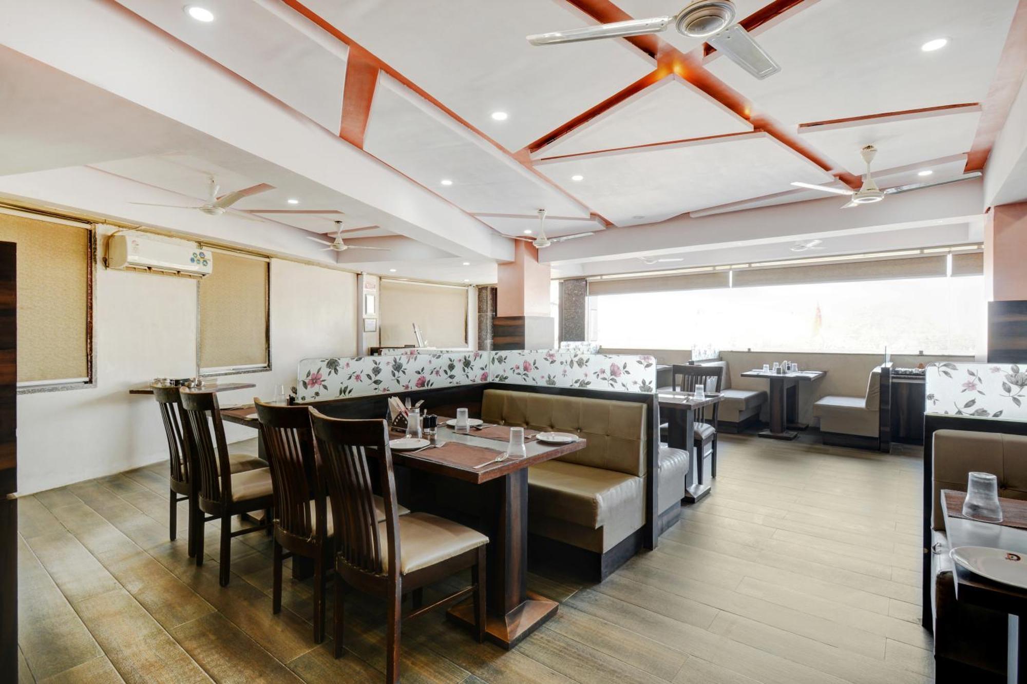 Hotel Desert Inn Tharad Экстерьер фото