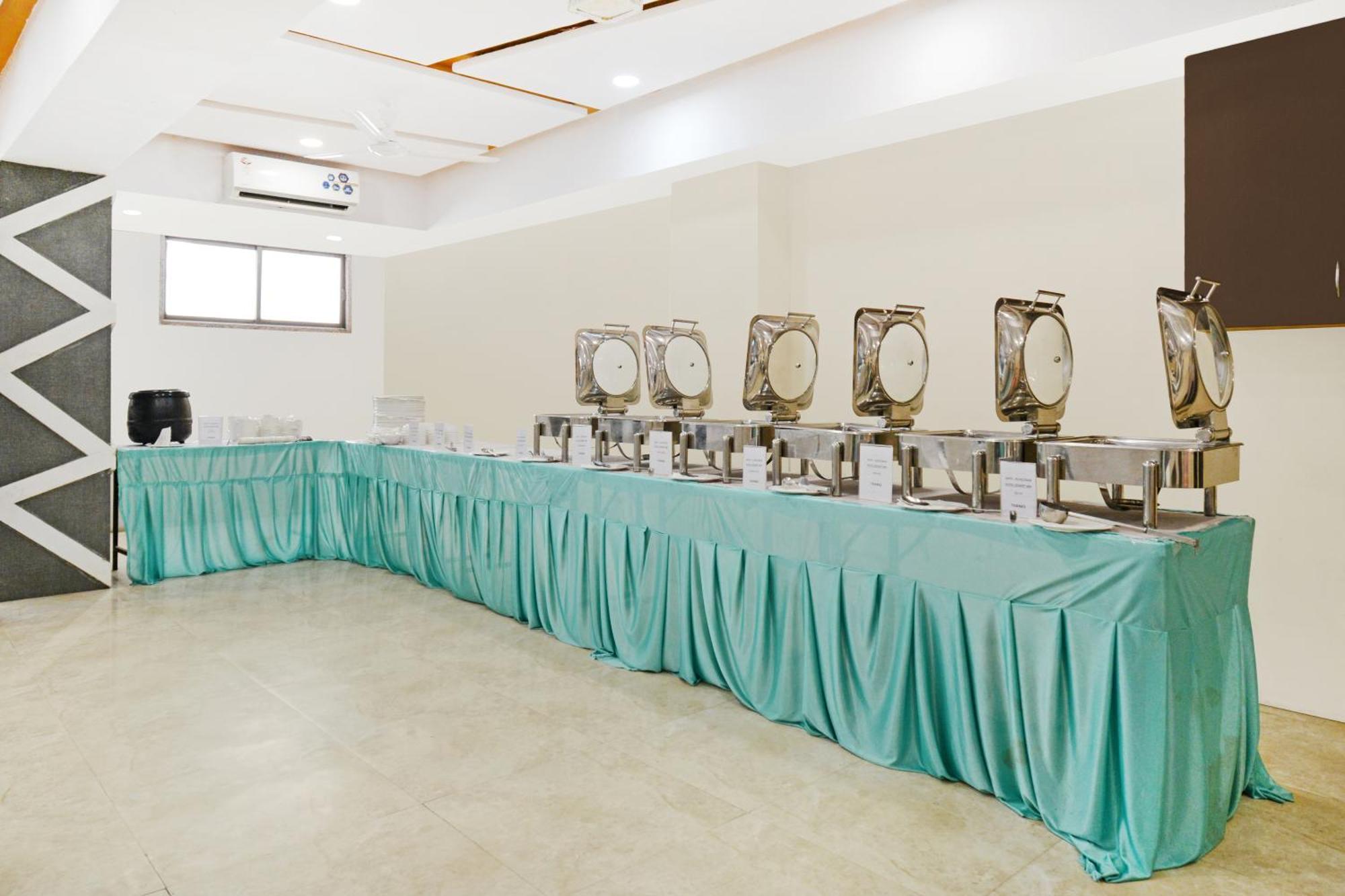 Hotel Desert Inn Tharad Экстерьер фото