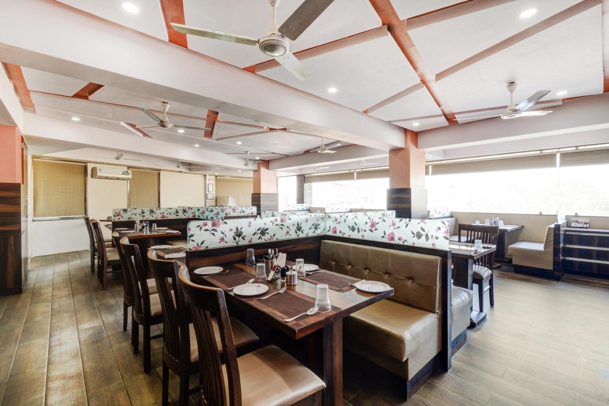 Hotel Desert Inn Tharad Экстерьер фото