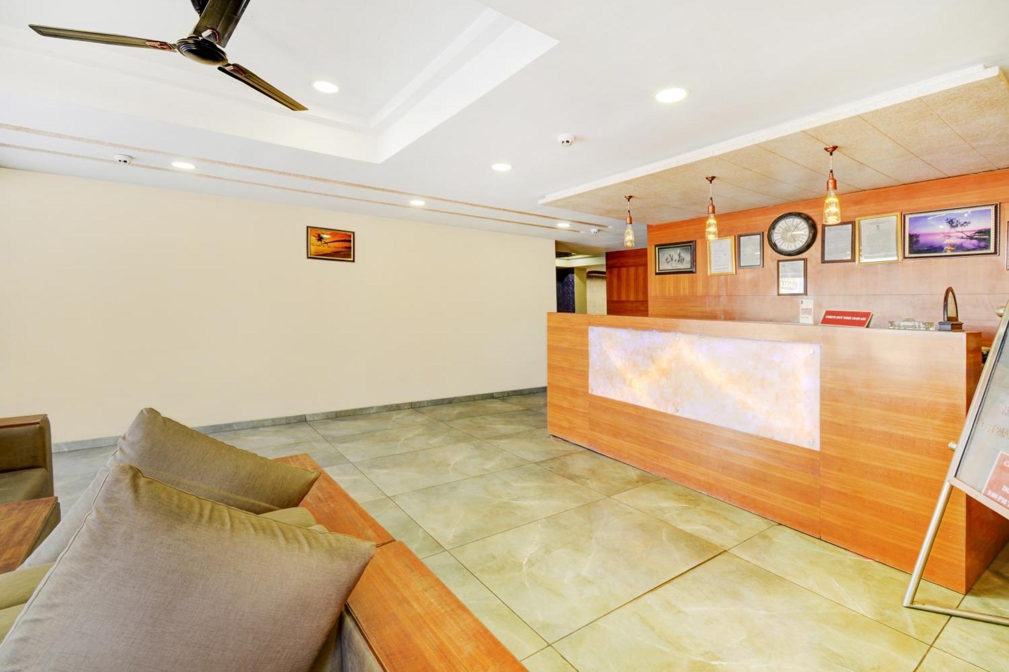 Hotel Desert Inn Tharad Экстерьер фото