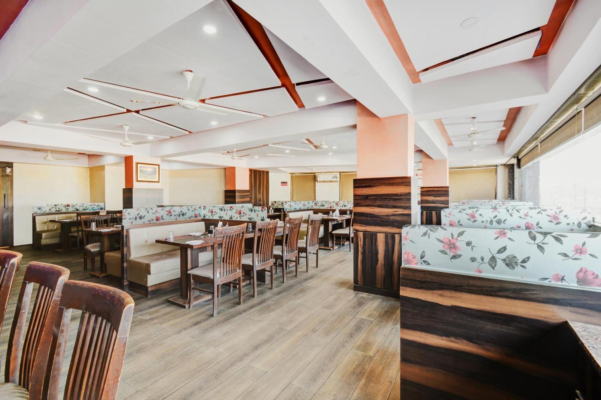 Hotel Desert Inn Tharad Экстерьер фото