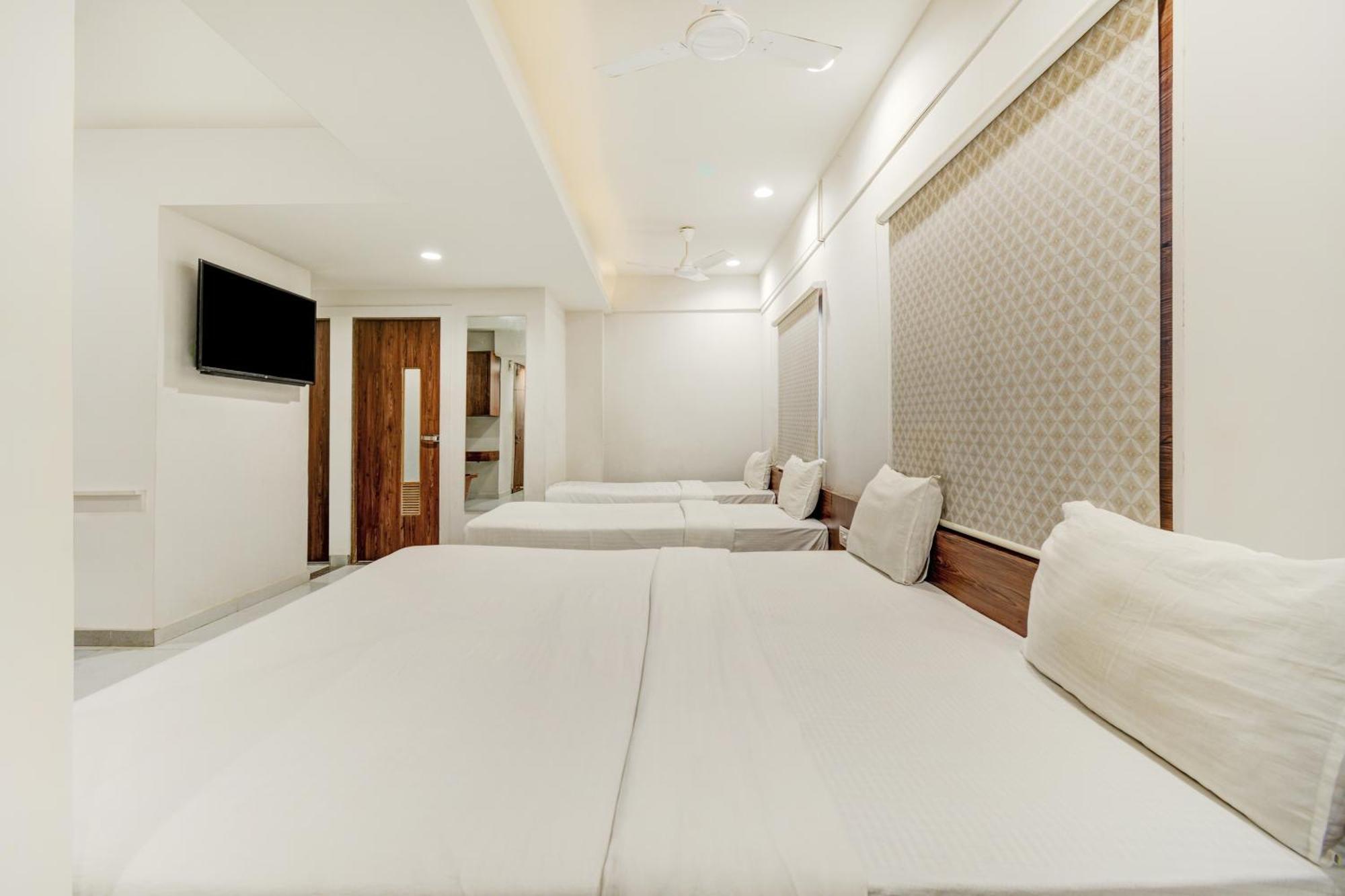 Hotel Desert Inn Tharad Экстерьер фото