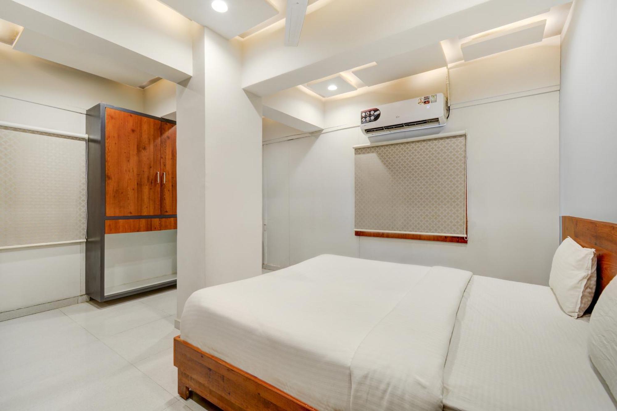 Hotel Desert Inn Tharad Экстерьер фото