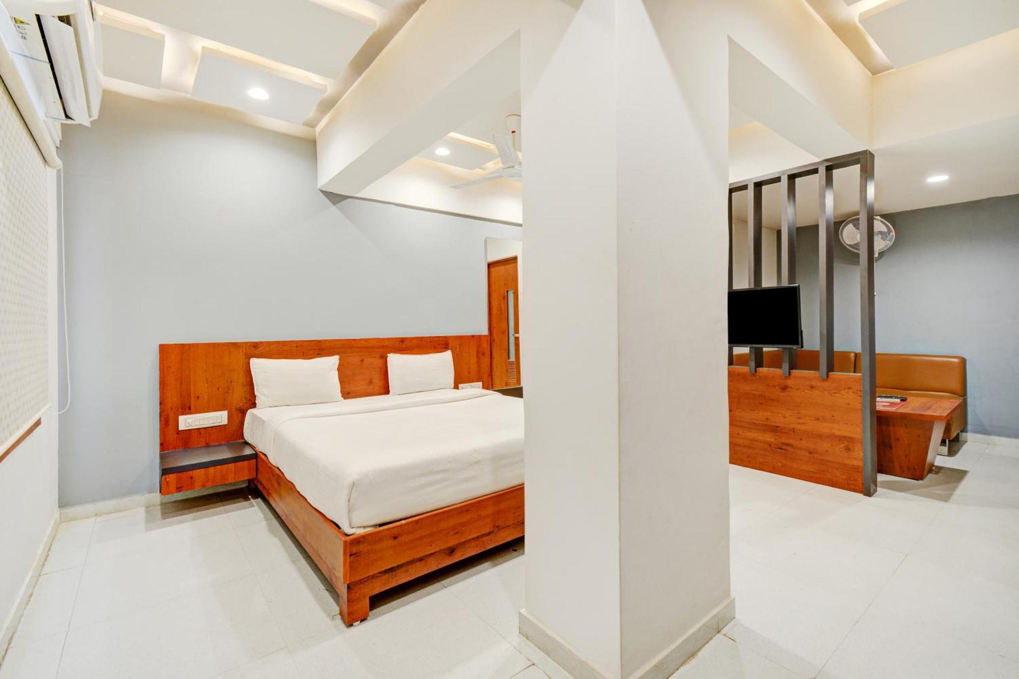 Hotel Desert Inn Tharad Экстерьер фото