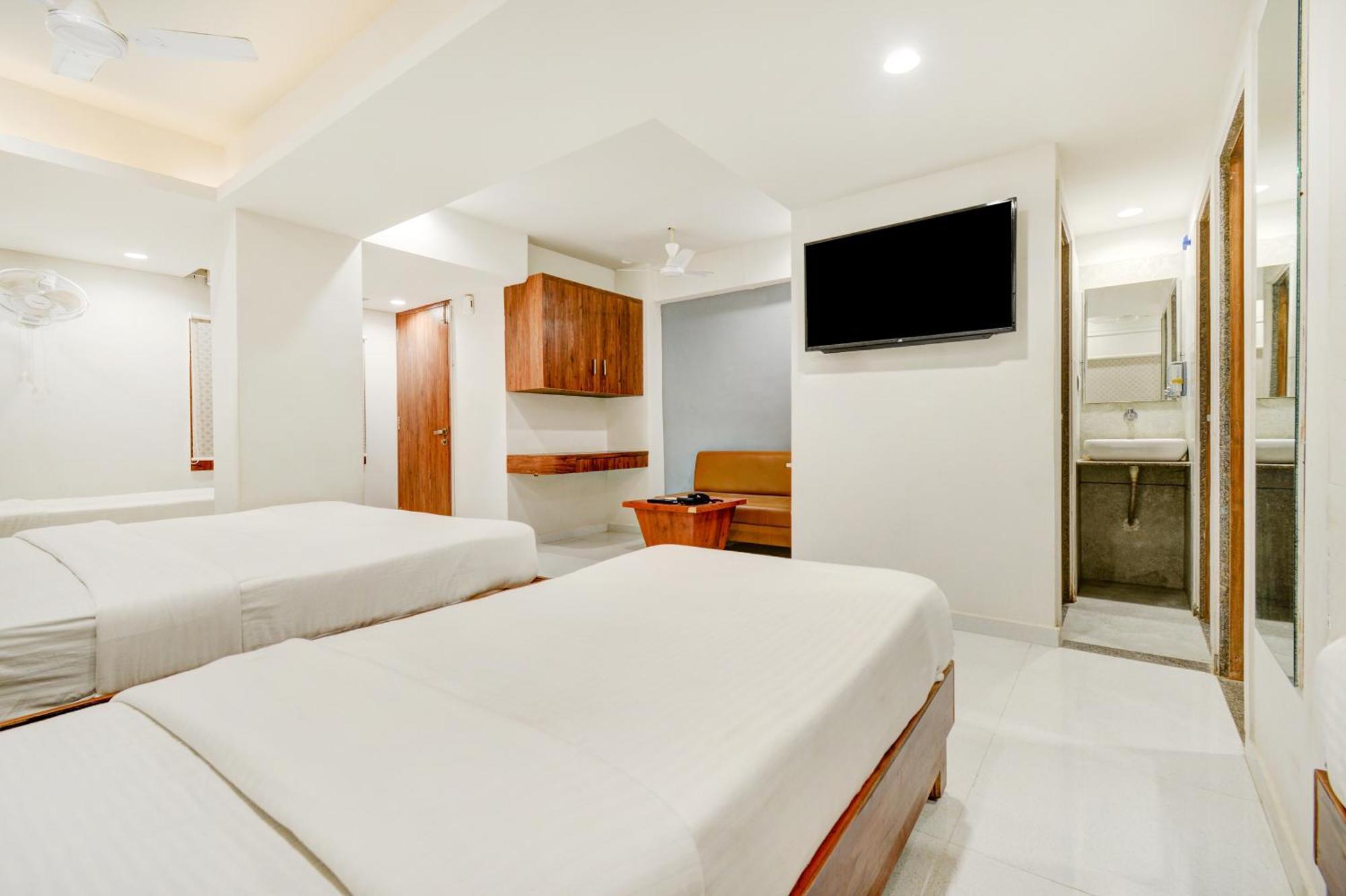 Hotel Desert Inn Tharad Экстерьер фото