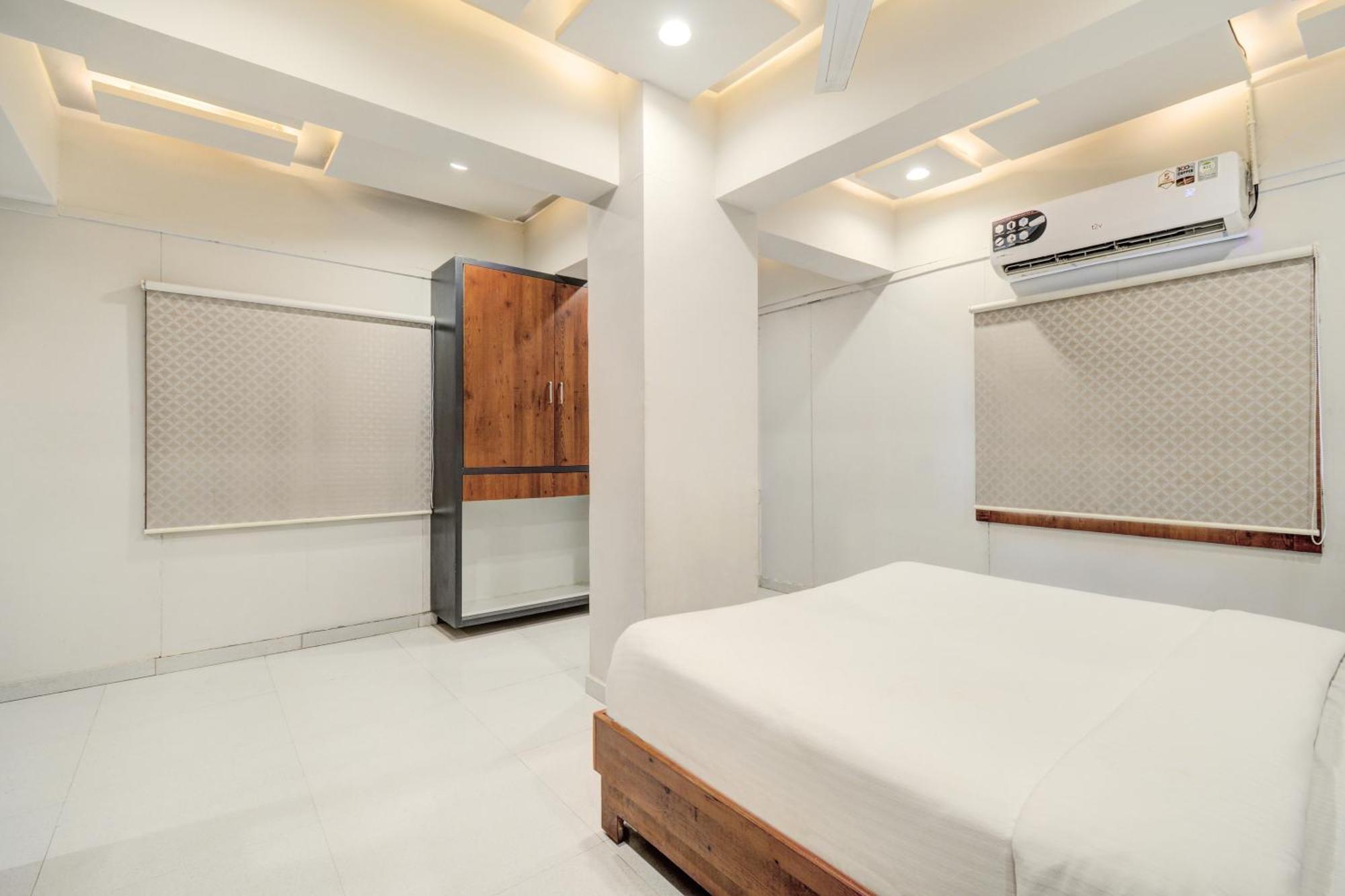 Hotel Desert Inn Tharad Экстерьер фото