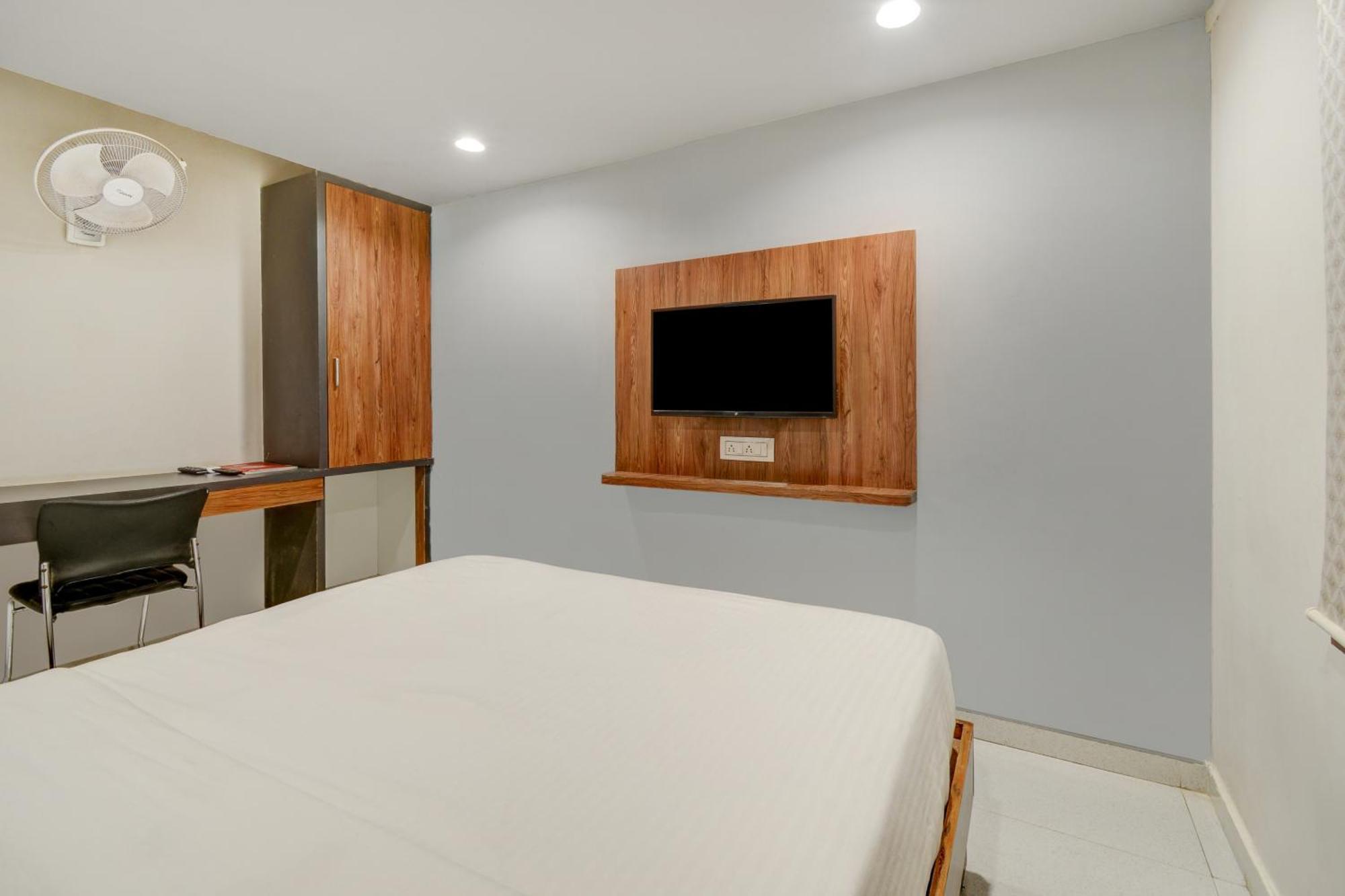 Hotel Desert Inn Tharad Экстерьер фото