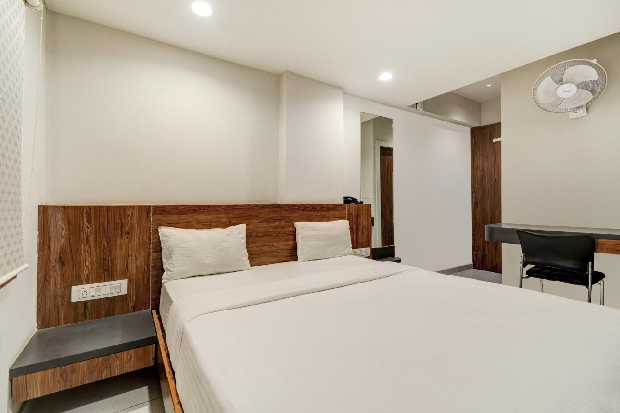 Hotel Desert Inn Tharad Экстерьер фото