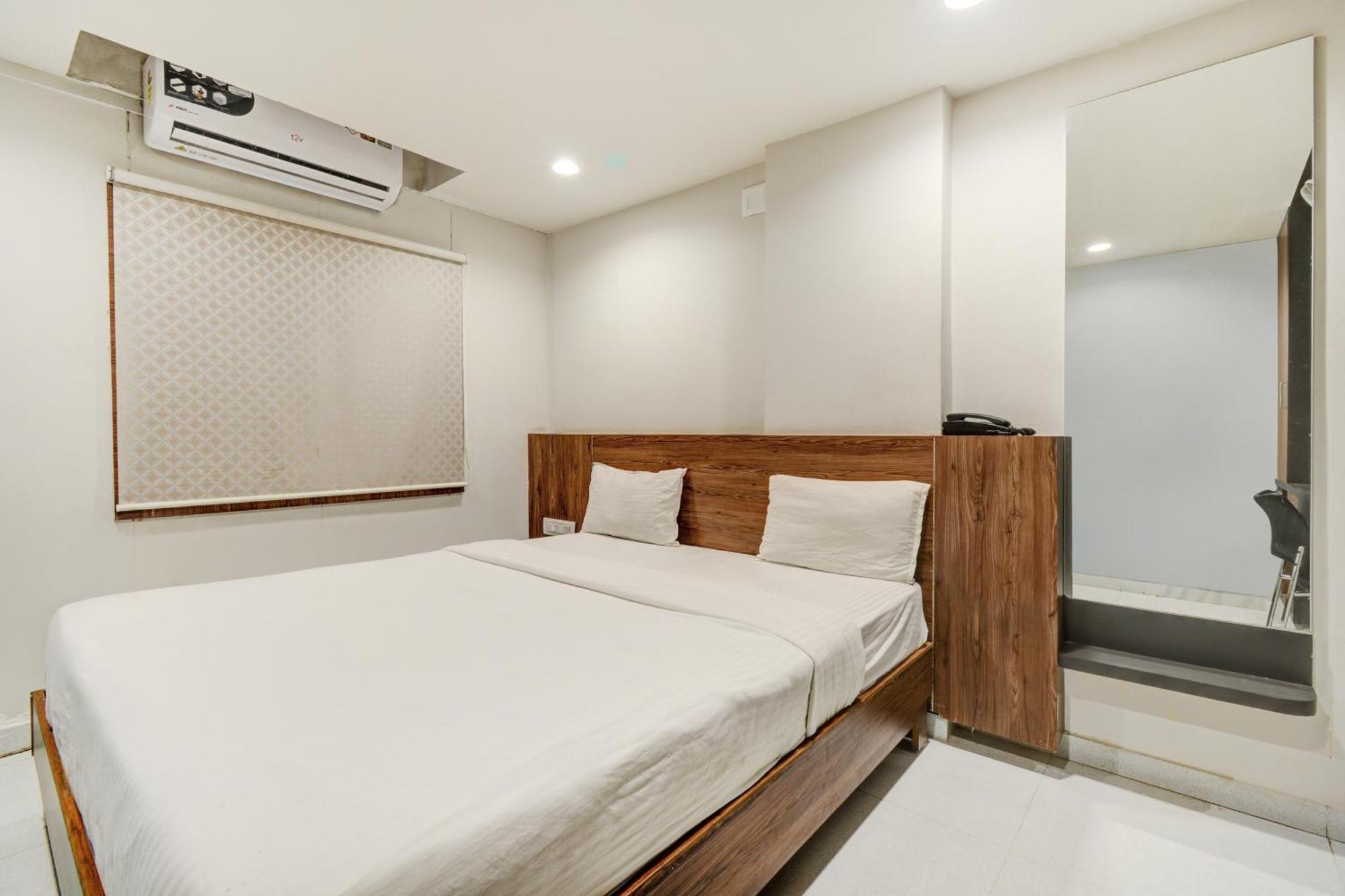 Hotel Desert Inn Tharad Экстерьер фото