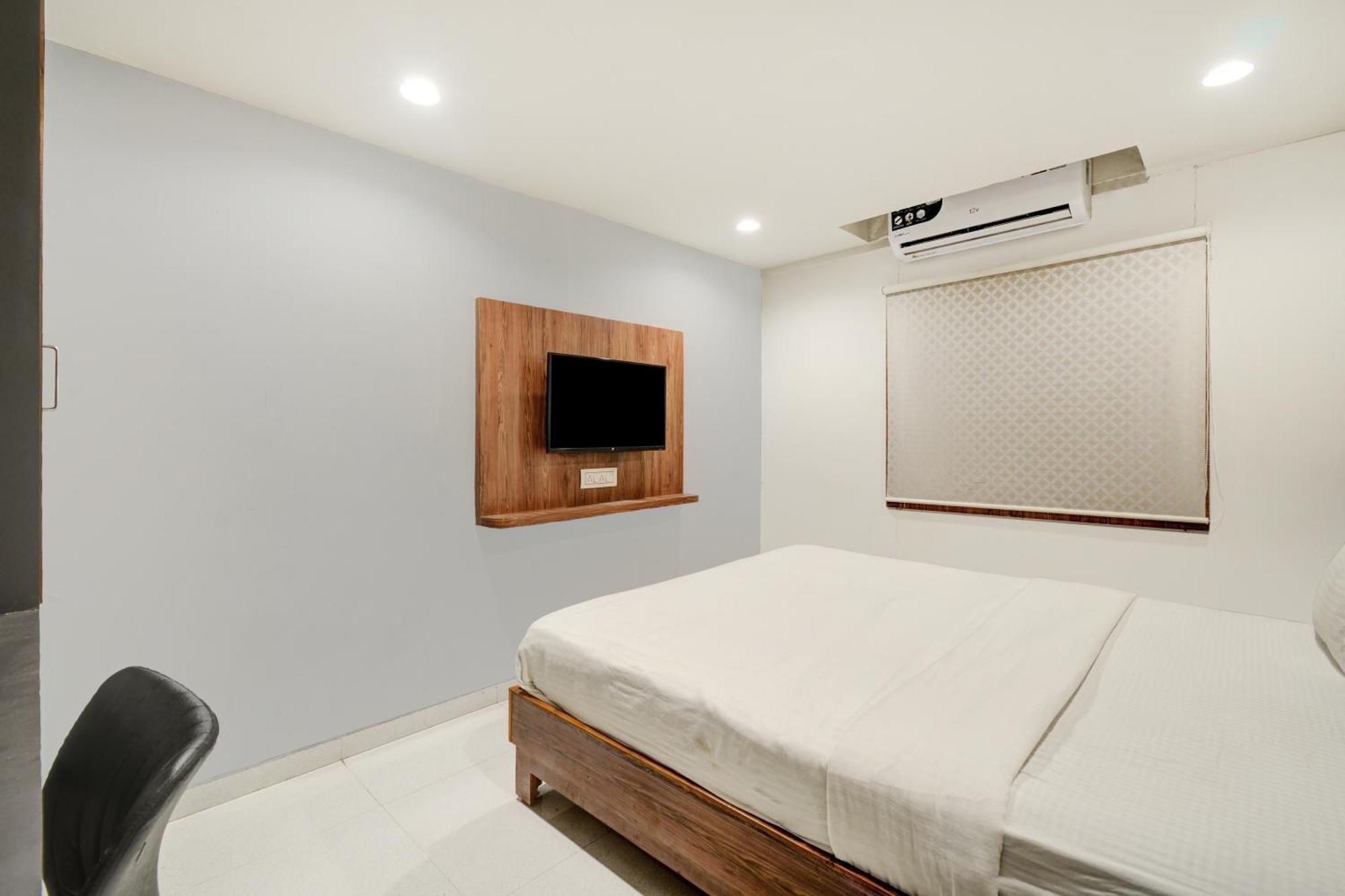 Hotel Desert Inn Tharad Экстерьер фото